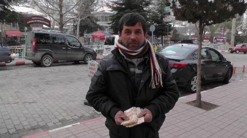Yastıkta Bulduğu Bin Lirayı Teslim Eden &Ouml;rnek Vatandaşa Yardım
