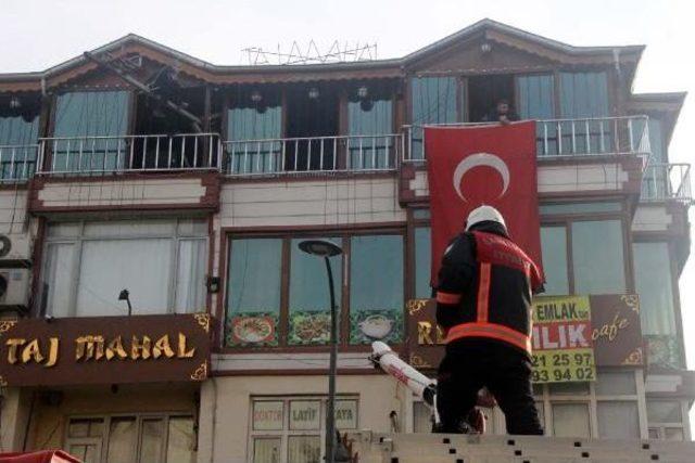 İşyerinin Yıkımına 'intihar' Tehtidiyle Direndi