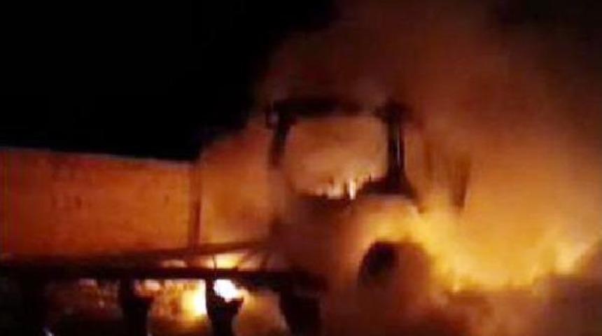 Şanlıurfa&rsquo;Da Park Halindeki Trakt&ouml;r Yandı