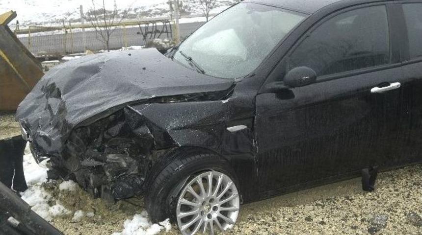 Tekirdağ&rsquo;da Kontrolden &Ccedil;ıkan Ara&ccedil; Karşı Şeride Ge&ccedil;ti: 3 Yaralı