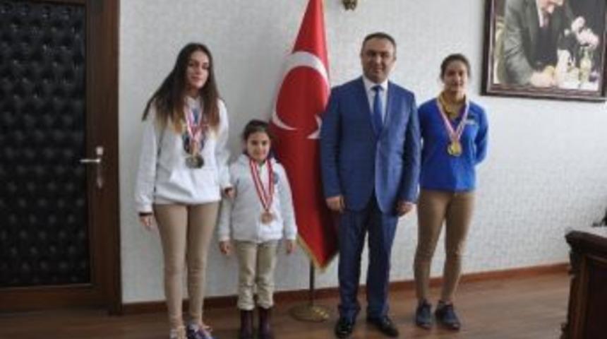 İl Birincisi Yüzücülerden Kaymakam Soytürk’e Ziyaret