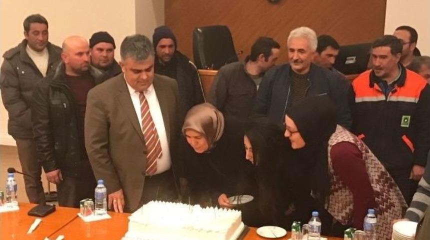 Başkan &Ouml;zg&uuml;ven&rsquo;den Personele S&uuml;rpriz Doğum G&uuml;n&uuml;