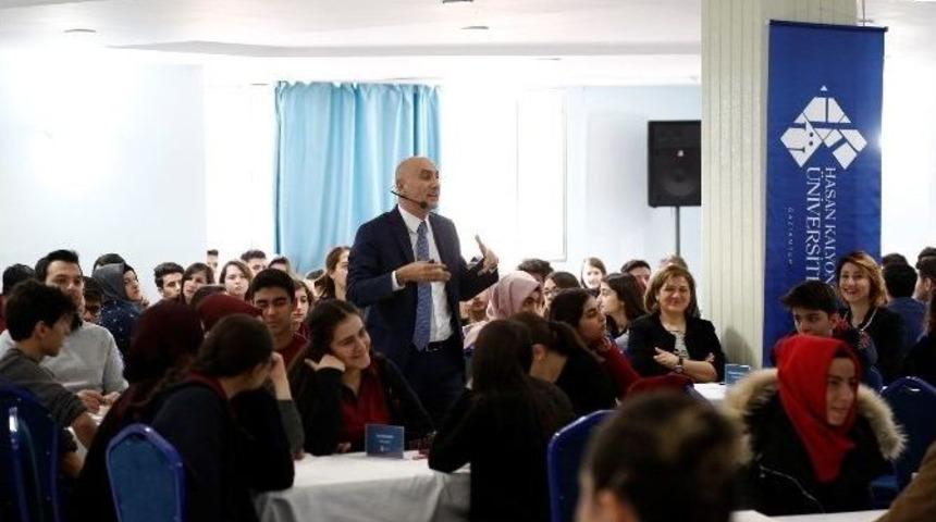 Rekt&ouml;r Yılmaz, Mesleki Kariyer G&uuml;nlerinde Akademisyenler Ve &Uuml;niversite Adayları İle Buluştu