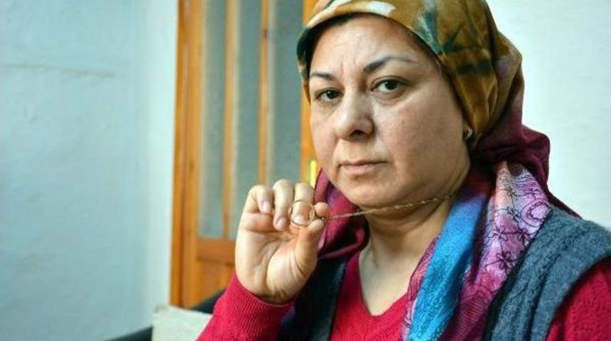 Şehit Oğlunun Nişan Y&uuml;z&uuml;ğ&uuml;n&uuml; Boynunda Taşıyor