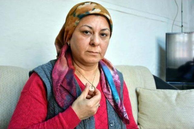 Şehit Oğlunun Nişan Yüzüğünü Boynunda Taşıyor 1