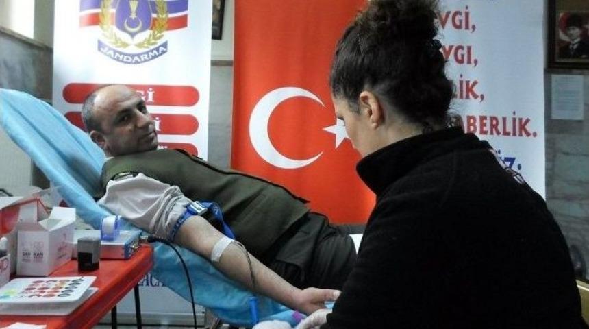 Mehmet&ccedil;ik&rsquo;ten Kızılay&rsquo;a Kan Desteği