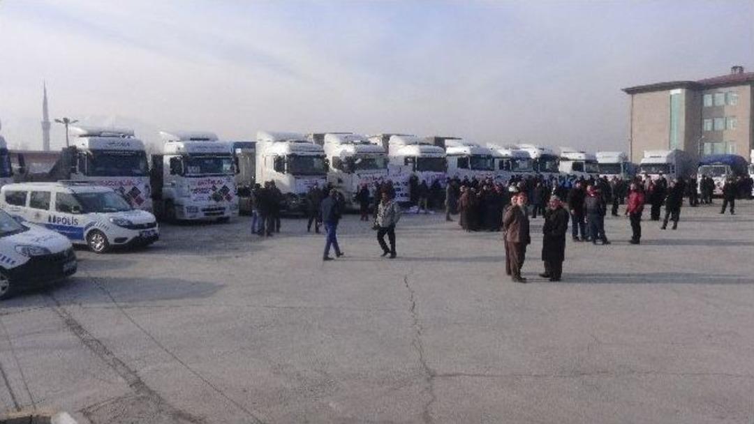 Erzincan Dan Halep&rsquo;e 33 Tır Yardım Malzemesi Yola &Ccedil;ıktı