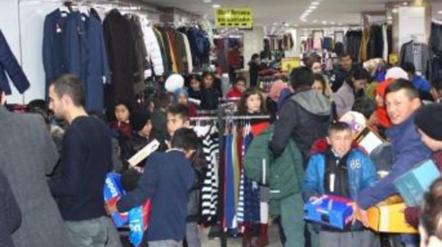 Kırgız Asıllı &Ouml;ğrenciler G&ouml;n&uuml;llerince Eğlendi