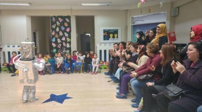 Anaokulu &Ouml;ğrencilerinden Uzay Defilesi
