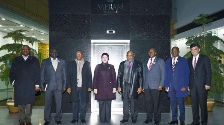 Afrika B&uuml;y&uuml;kel&ccedil;ilerinden Başkan Toru&rsquo;ya Ziyaret