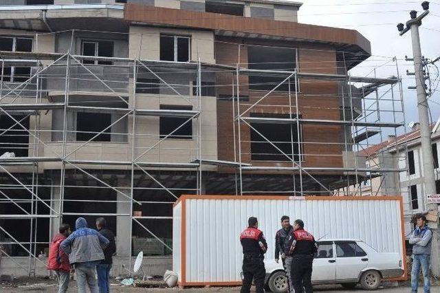 Elektrik Akımına Kapılan İşçi 3. Kattan Düşerek Ağır Yaralandı