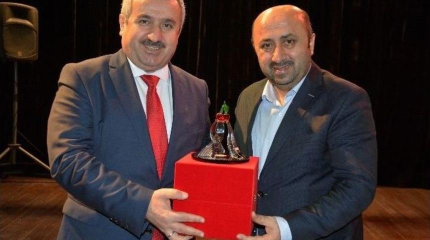 Yazar D&ouml;ngeloğlu, K&ouml;rfezliler&rsquo;le Buluştu