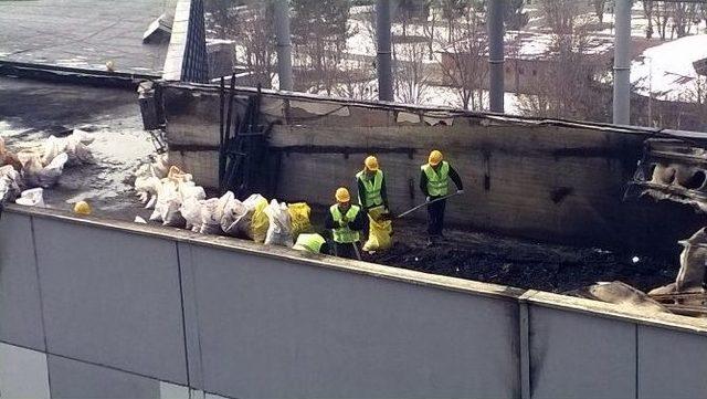 Kocasinan Belediyesi’nde Söndürülen Yangından Sonra Temizlik Çalışmaları Başladı 1