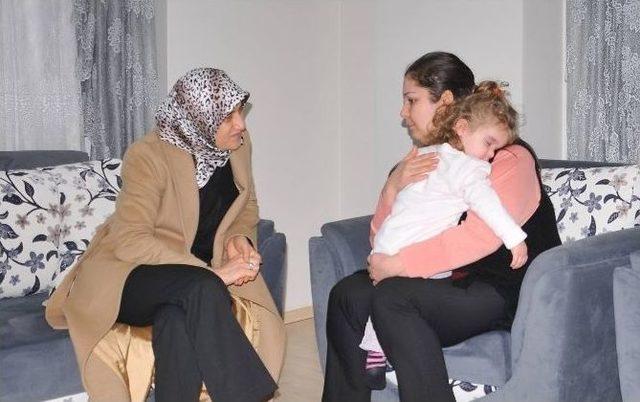 Vali Demirtaş&rsquo;ın Eşi Beyhan Demirtaş Şehit Ailelerinin Yanında 2