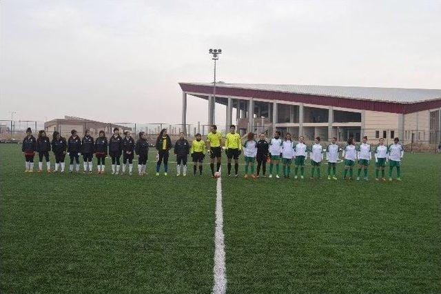 Kadınlar Galibiyeti Sevdi 1