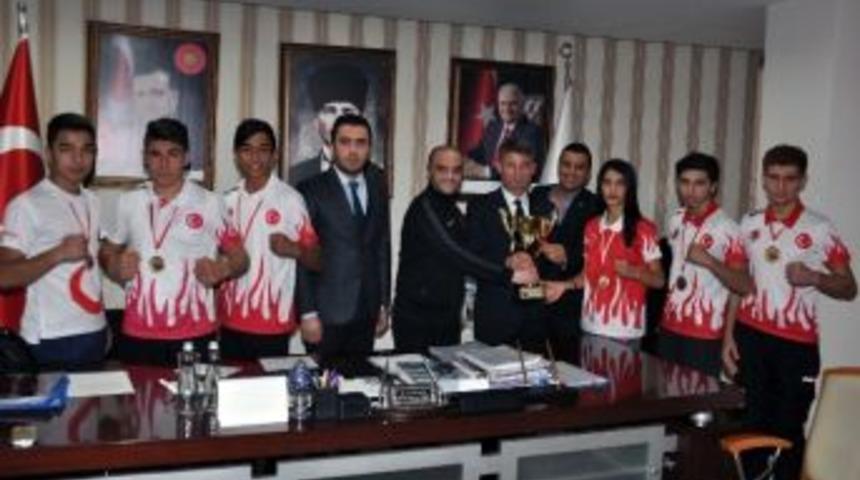 Başkan Yeni&rsquo;ye Sporculardan Ziyaret