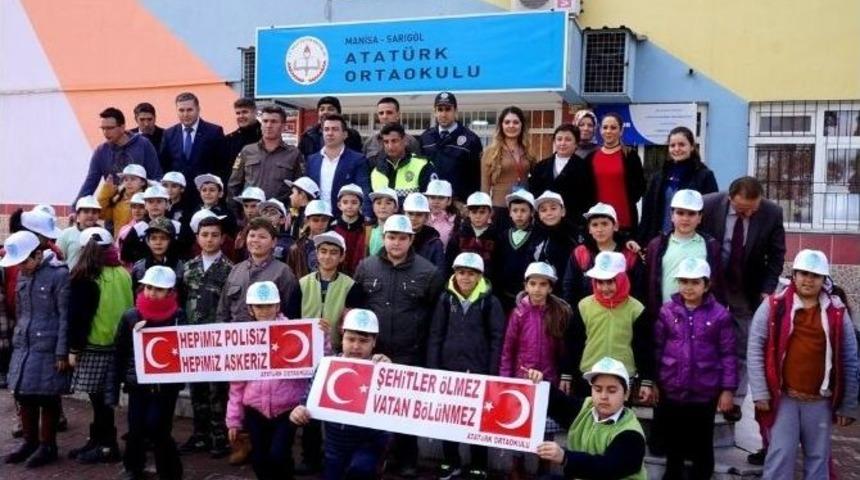 &Ouml;ğrencilerden Polis Ve Askerlere Anlamlı Destek