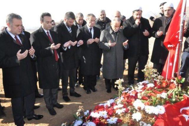 Galatasaray Y&ouml;neticilerinden Şehit Polis Sekin in Kabrine Ziyaret 1