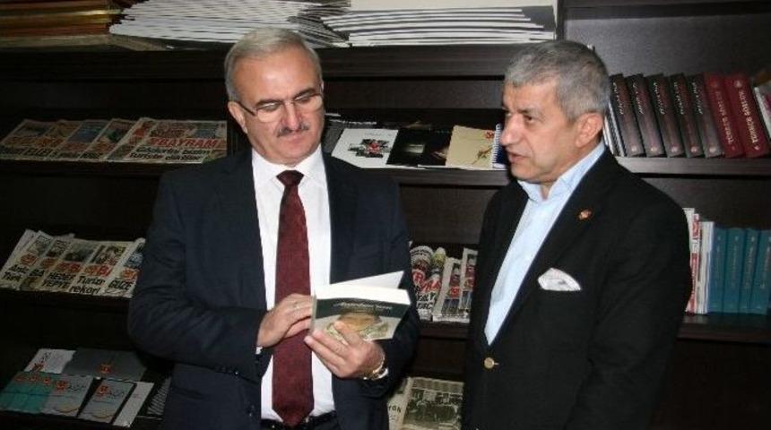 Vali M&uuml;nir Karaloğlu: "fet&ouml; İlk Darbeyi Gazetecilere Vurdu"