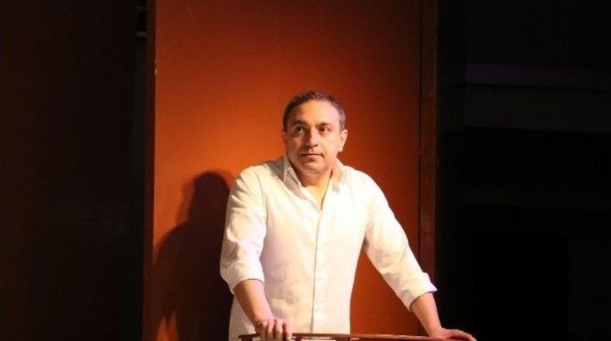 Manisa&rsquo;da &lsquo;her Aşk Biraz Komiktir&rsquo; Kahkahaya Boğdu