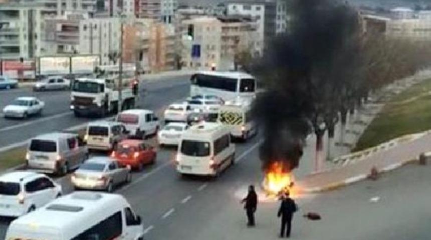 Motosiklet Alev Alev Yandı