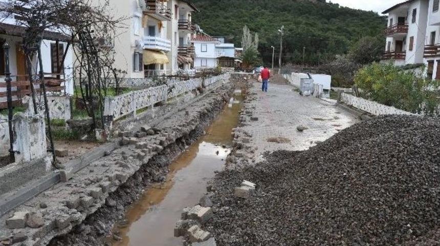 Laka Deresi &Ccedil;evresine Yağmur Suyu Kanalları Yapıldı