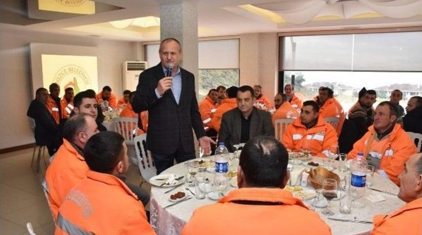 Başkan Keleş, İş&ccedil;ilerle Yemek Yedi