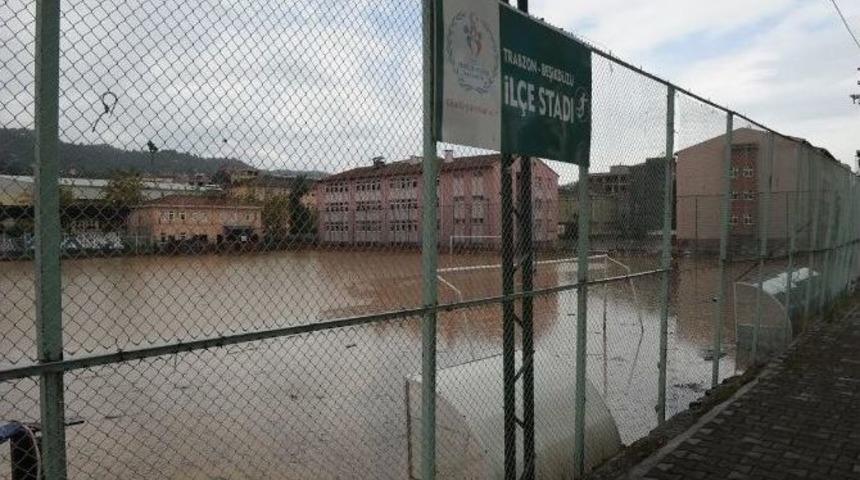 Eylül Ayı İçerisinde Sel Felaketi Sonrasında Kullanılamaz Hale Gelen Beşikdüzü İlçe Stadyumu Yapılması İçin İhaleye Çıkılıyor.