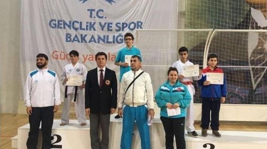 Yalova&rsquo;da Analig Karate M&uuml;sabakaları Sona Erdi