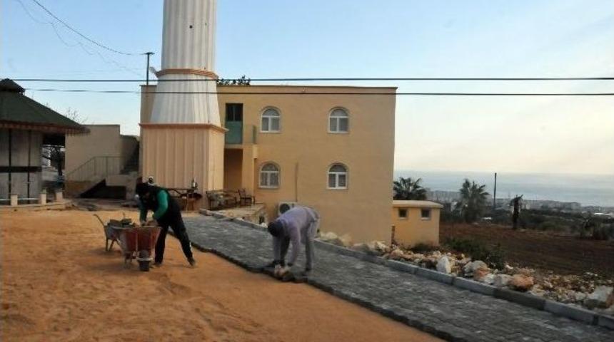 Erdemli Belediyesi&rsquo;nin Camilere Hizmeti Devam Ediyor
