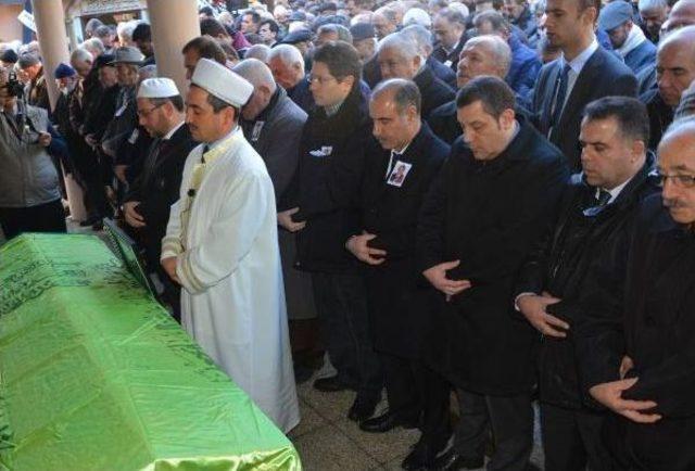 Cenazeden Dörenken Otobüste Kalp Krizinden Öldü