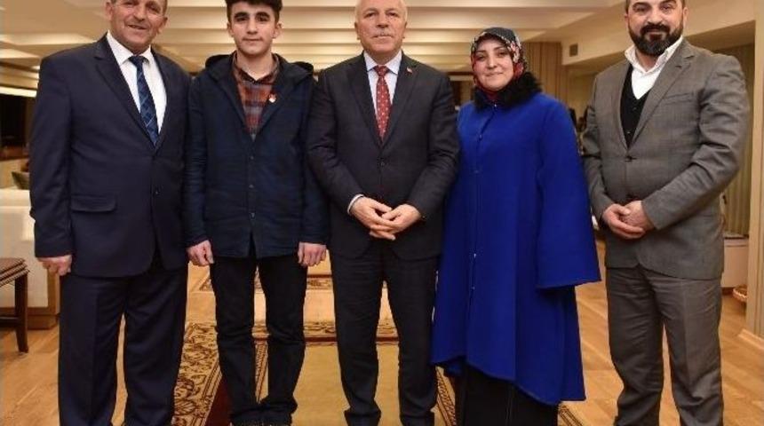 Teog Şampiyonu Kara, Başkan Sekmen&rsquo;i Ziyaret Etti