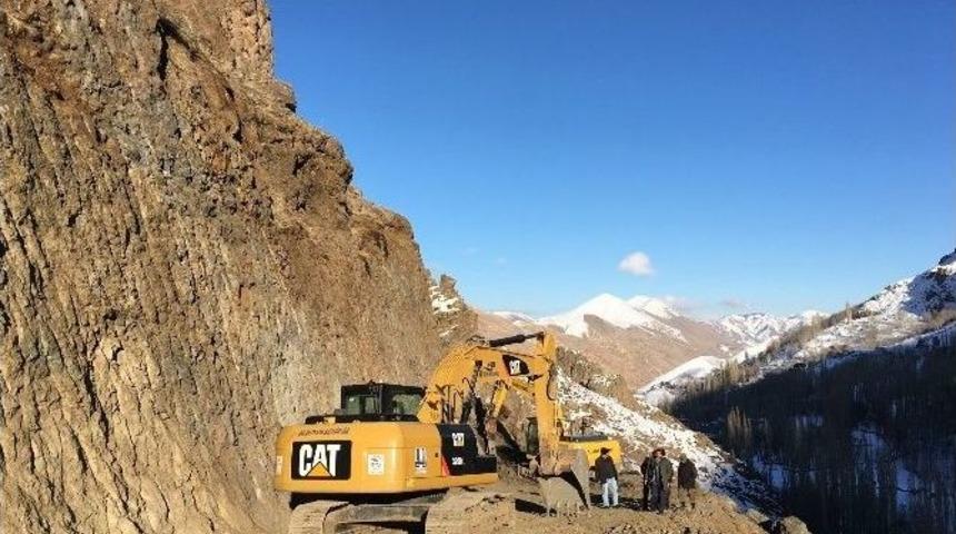 B&uuml;y&uuml;kşehir Yol Yapmak İ&ccedil;in &Ccedil;etin Arazi Ve Kışla Savaşıyor