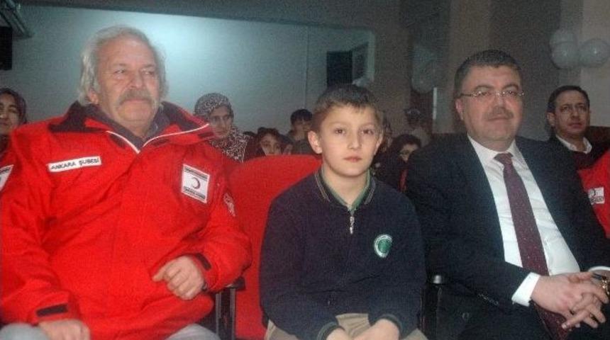 Har&ccedil;lıklarını Halep&rsquo;e Yardım İ&ccedil;in Veren K&uuml;&ccedil;&uuml;k Furkan&rsquo;a Kızılay&rsquo;dan Jest