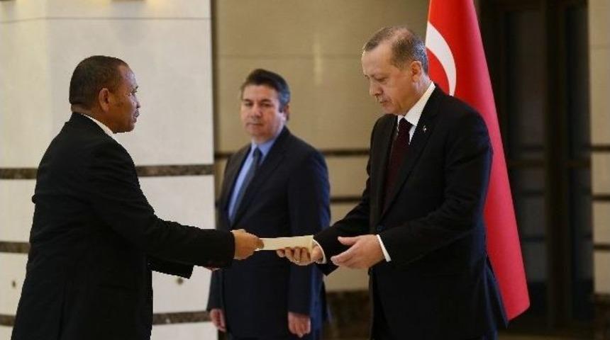 Cumhurbaşkanı Erdoğan Namibya Cumhuriyeti B&uuml;y&uuml;kel&ccedil;isini Kabul Etti