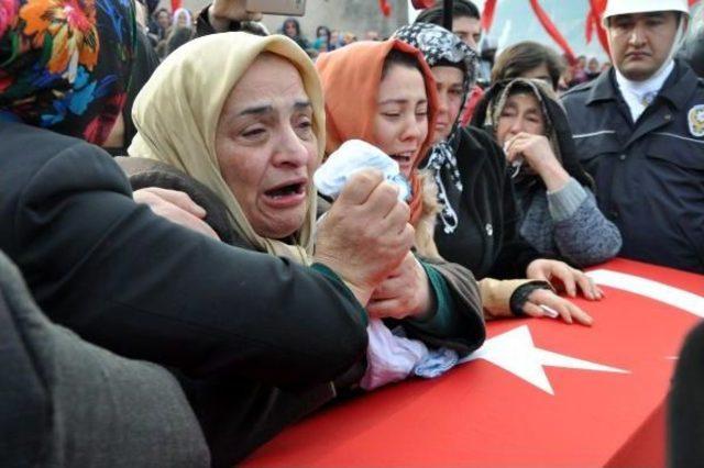 Şehit Polis Miraç Kadir Özcan'ın Cenazesi Trabzon'da (2)