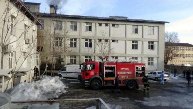 Bingöl Devlet Hastanesi Ek Binasında 'duman' Tahliyesi