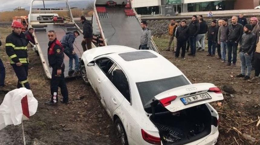 Bayan Doktor L&uuml;ks Otomobiliyle Kanala U&ccedil;tu