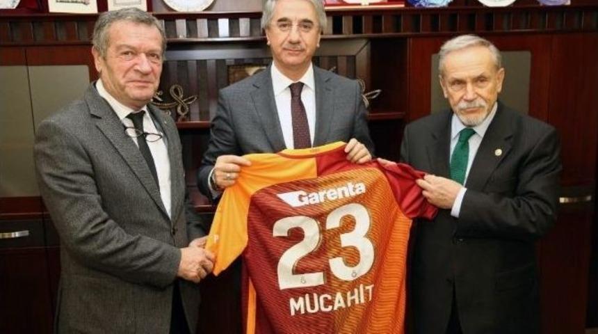 Galatasaraylı Y&ouml;neticilerden Başkan Yanılmaz&rsquo;a Ziyaret