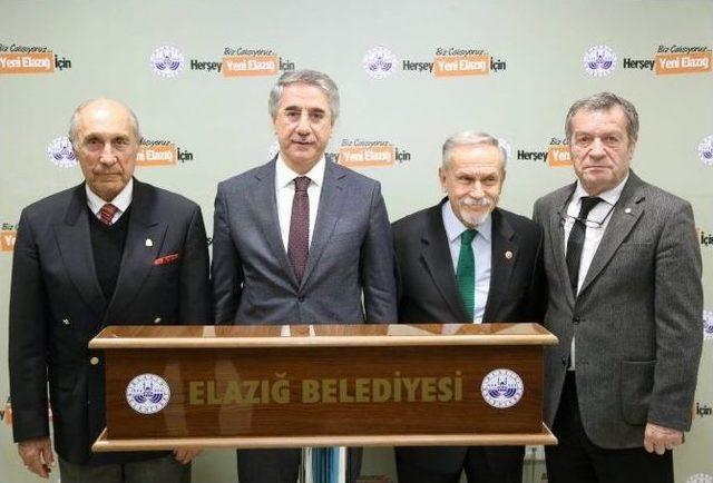 Galatasaraylı Yöneticilerden Başkan Yanılmaz’a Ziyaret