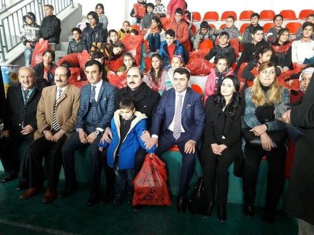 Van&rsquo;da &lsquo;120 Kahraman &Ccedil;ocuk&rsquo; Anısına Yardım 1