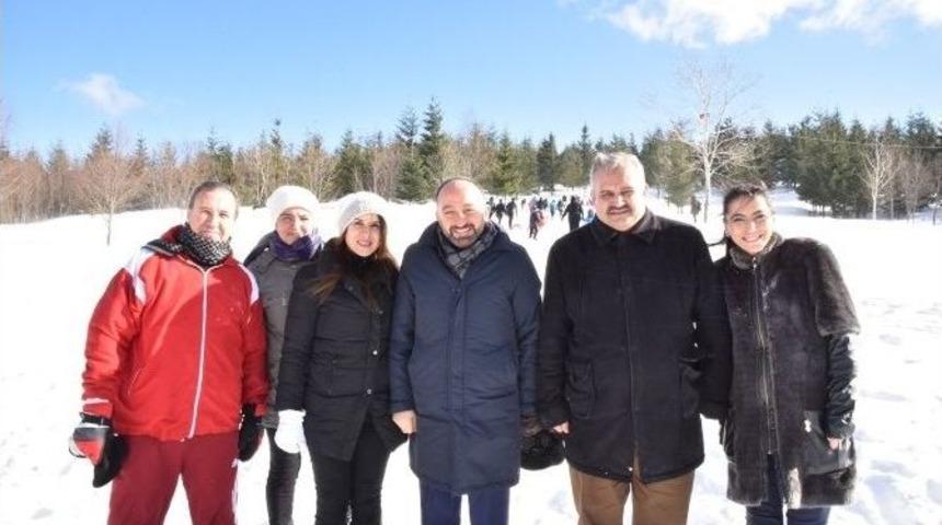 Başkan &Uuml;z&uuml;lmez, &Ouml;zel &Ouml;ğrencileri Unutmadı