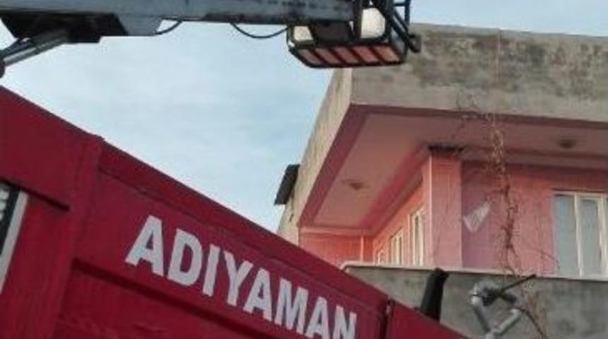 Terasta Mahsur Kalan Şahıs Kurtarıldı