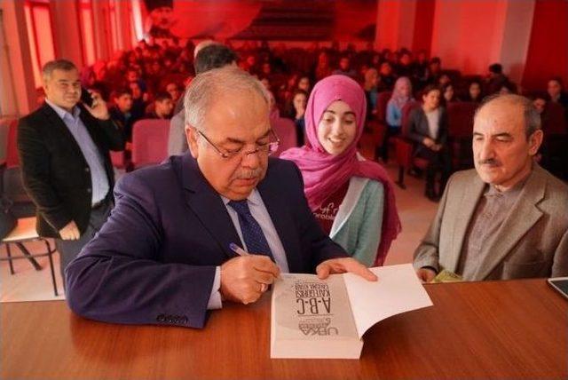 Başkan Kutlu, &Ouml;ğrencilere Kitap Dağıttı 1