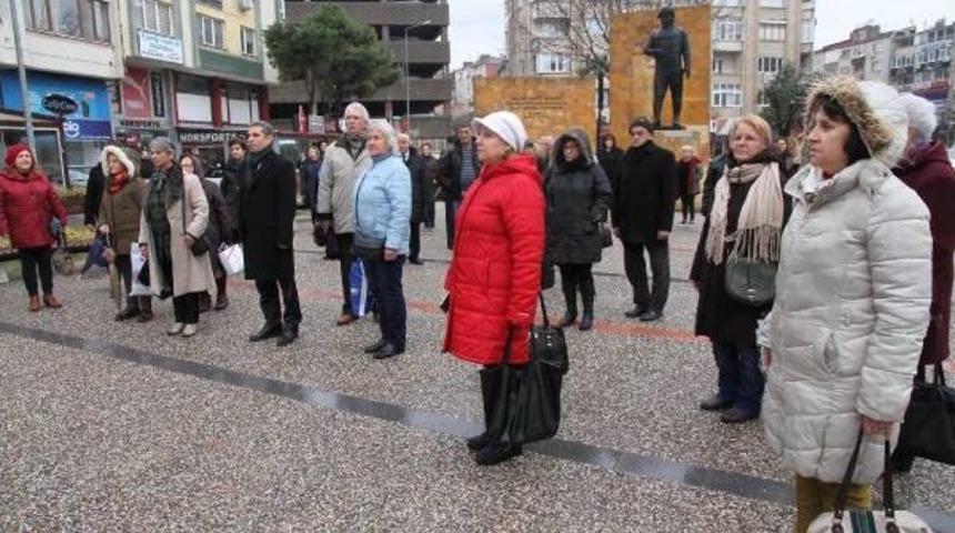 Balıkesir'de Chp'li Kadınlar Eylemi S&uuml;rd&uuml;rd&uuml;
