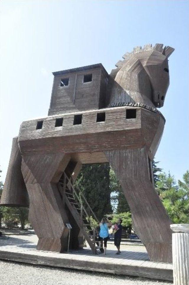 Truva&rsquo;yı 229 Bin Kişi Ziyaret Etti 1