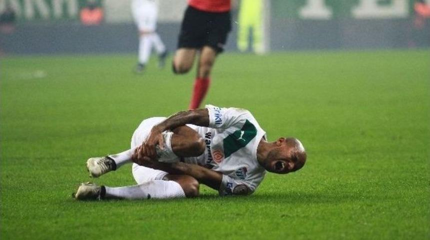 Bursasporlu Oyuncunun Ayağına 12 Dikiş Atıldı