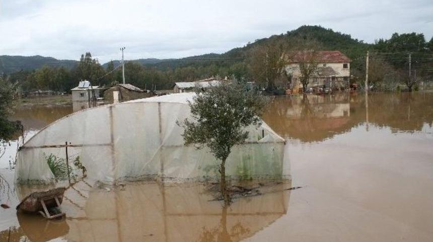 Marmaris Ve &Ccedil;evresinde Şiddetli Yağış Hayatı Olumsuz Etkiliyor