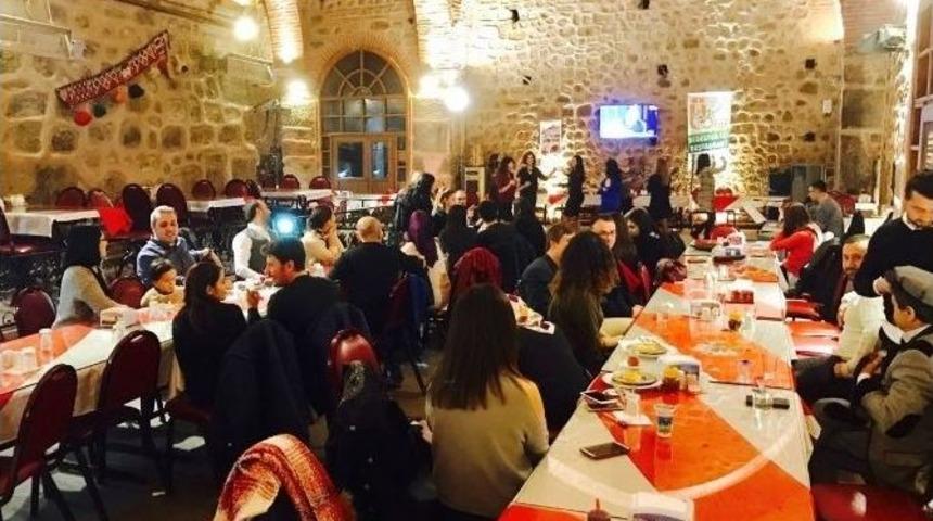 Tarihi Mekanda Moral Yemeği