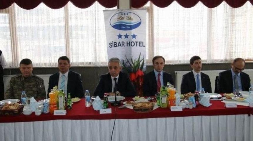 Vali Toprak&rsquo;tan &lsquo;halk&rsquo; Toplantısı